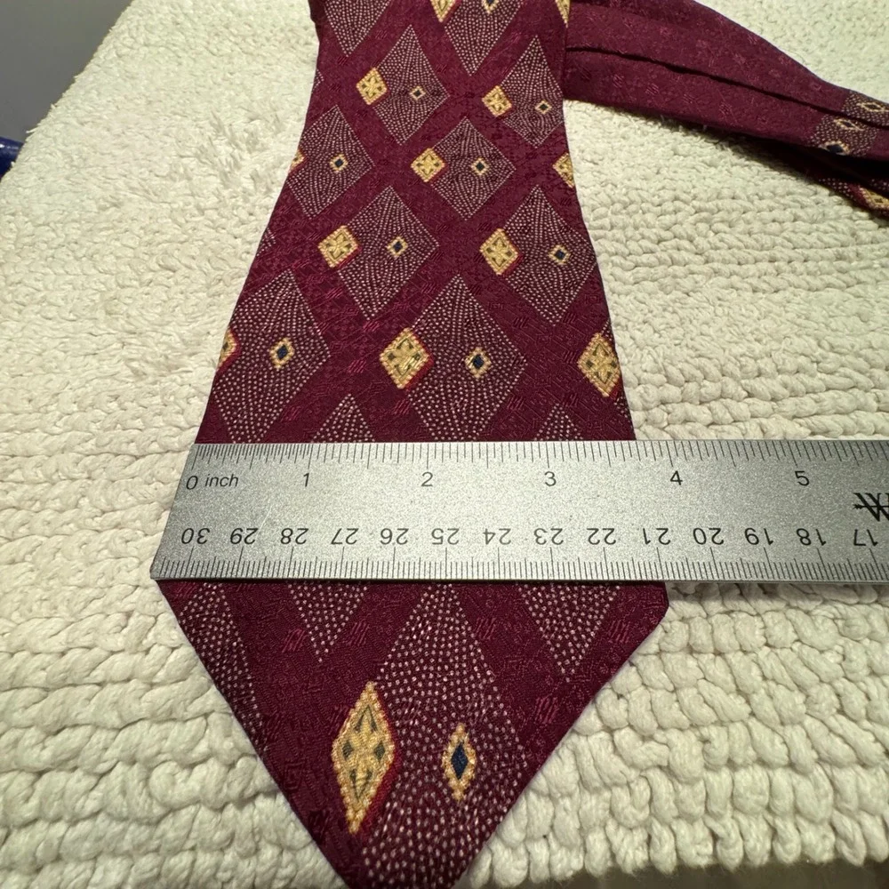 Nautica Tie Burgundy Geometric Diamond 100% Silk Business Formal USA Art Deco
